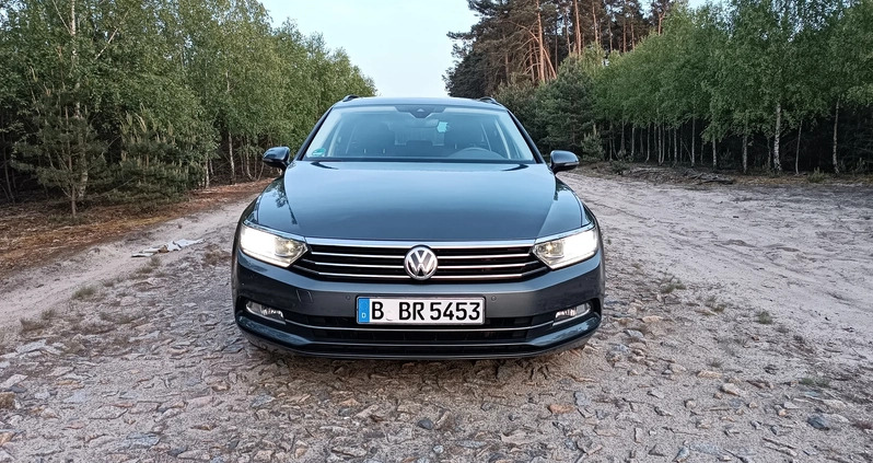 Volkswagen Passat cena 57400 przebieg: 147000, rok produkcji 2016 z Gubin małe 277